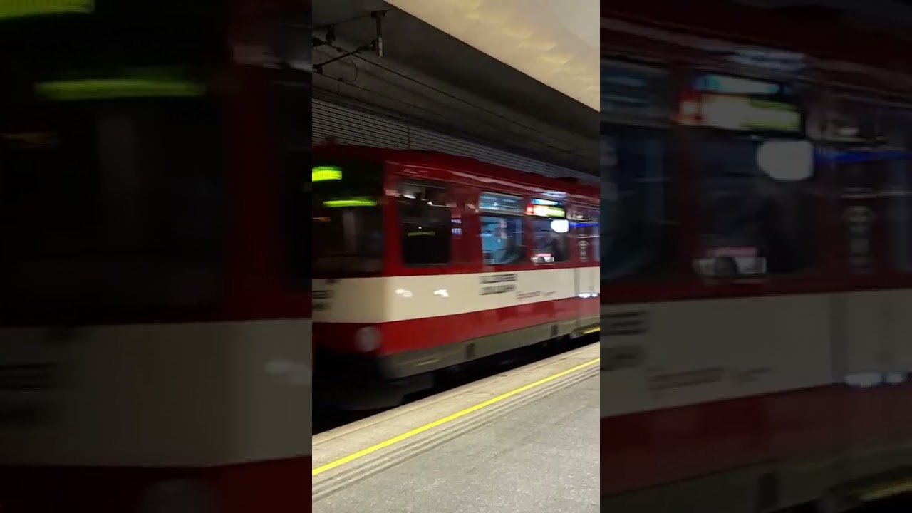 #salzburg#Salzburger Lokalbahn f&auml;hrt ab am Lokalbahnof unterhalb vom Hauptbahnhof