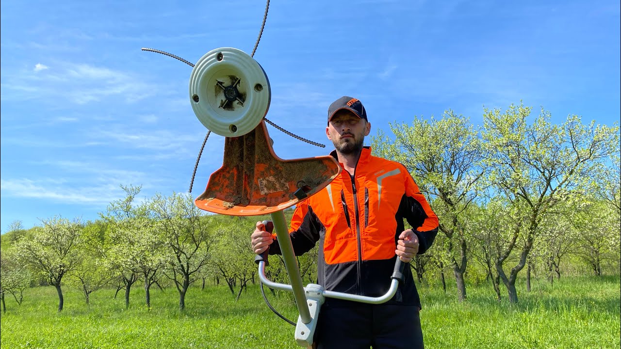 Stihl Fs 560 C-EM with durocut 40-4 trimmer head cutting fresh grass.( Motocoasa Stihl la taiat.)