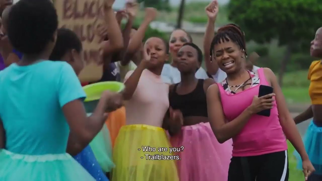 Uzalo - 27/04/2023- Hleziphi takes to the streets with her babies to Raise the Reg Money 💵