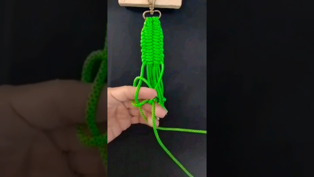 Exclusividade? Esse #chaveiro de #paracord fica muito bonito! #knots #macrame #diy #brasil