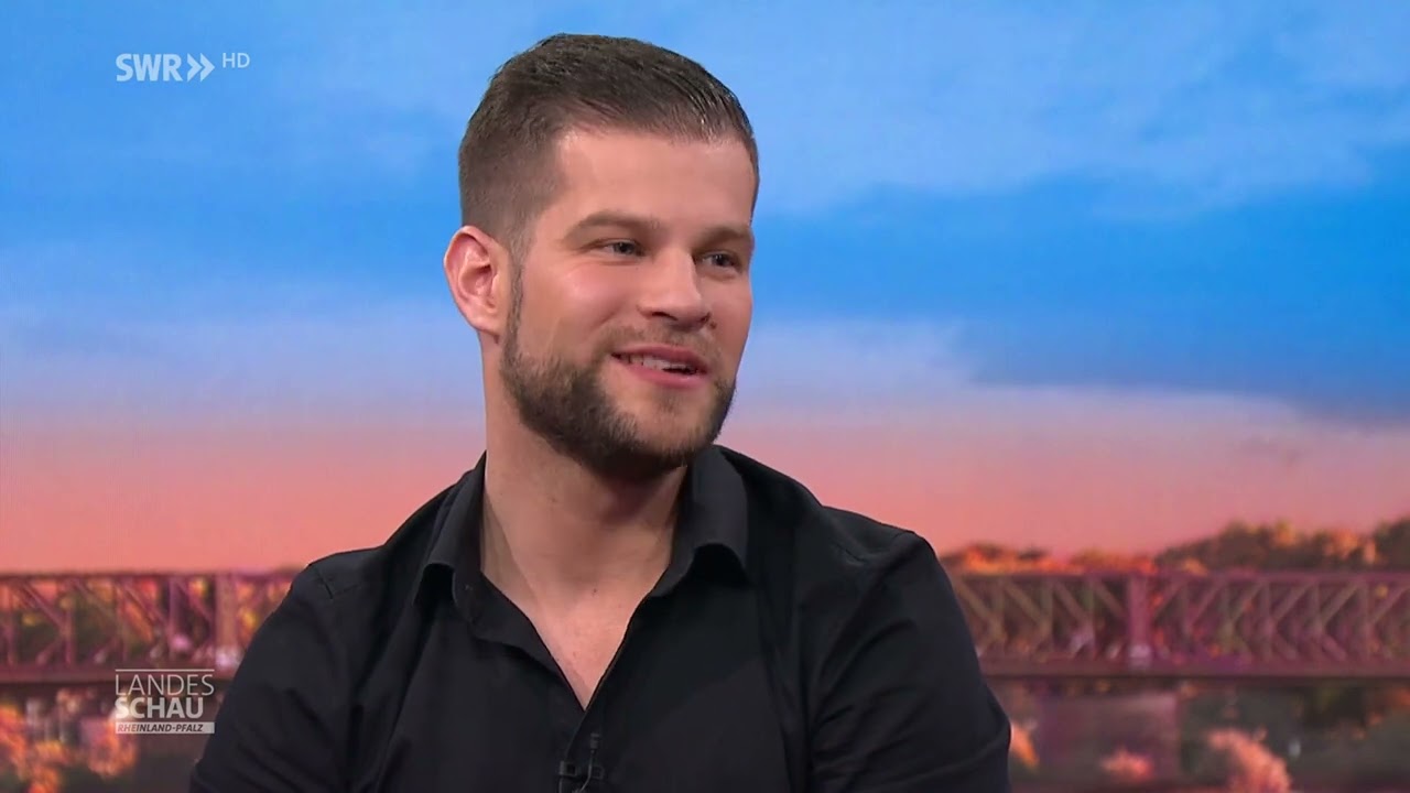 ⁠Couchgespräche mit Bauchredner Pascal Huber bei der 