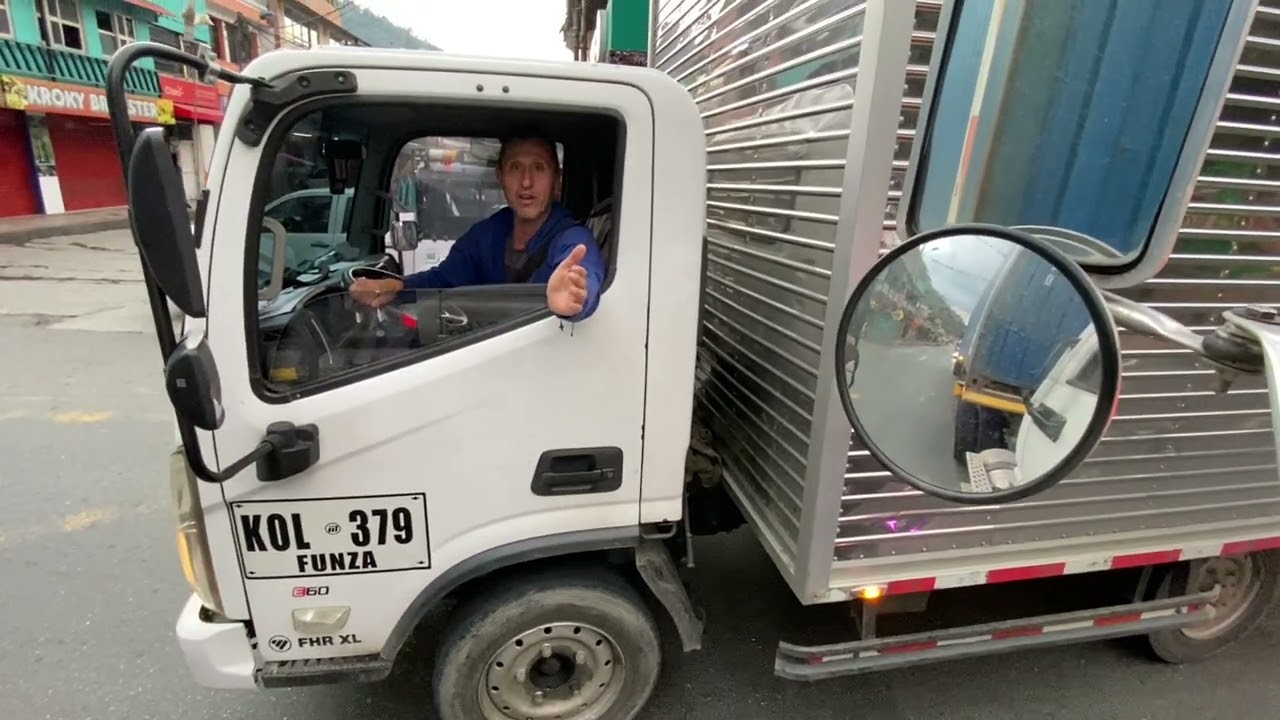 Nuestro primer viaje solos / No nos descargaron en Pereira así que tocó dia de aseo ✨🚛