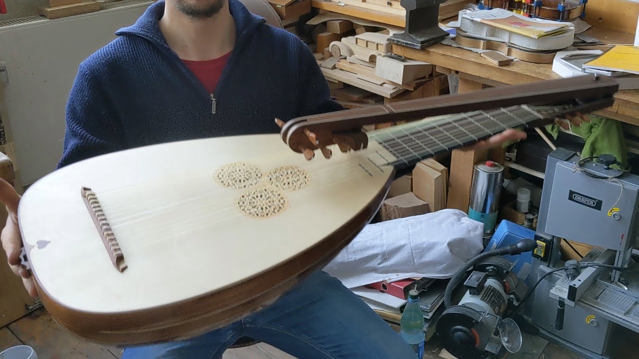 folding theorbo by Martin Hurttig