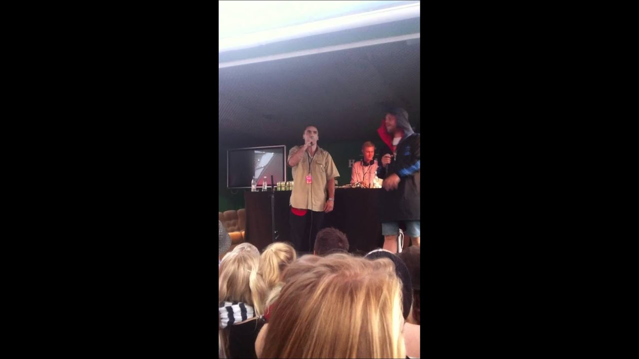 Flow 2011 Ruudolf, Särre ja Joda freestyle Carrolsin kulmalta 2
