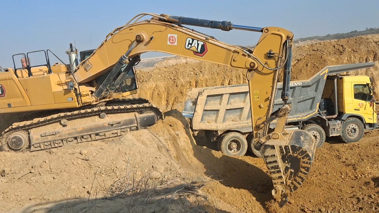 #video cat350 machines &Volvo taracks loading barathbench Tasmishan Ishar full loading murum loading