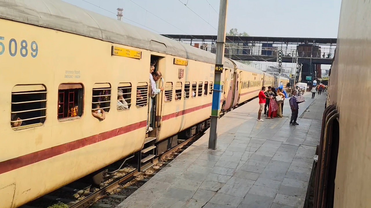 छठ पूजा वाली ट्रेन और इंटरसिटी ट्रेन यात्रा #train #railway #railtrack
