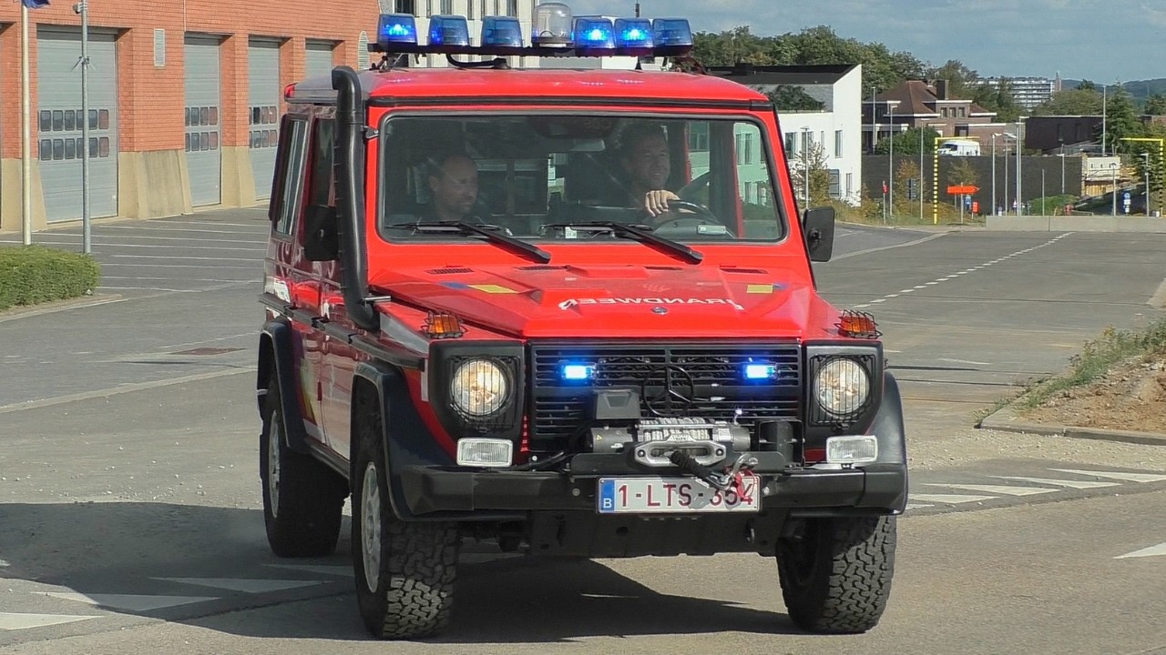 Redteam & 2e Commandowagen! Brandweer Leuven en Ziekenwagen met spoed naar een onbekende Interventie