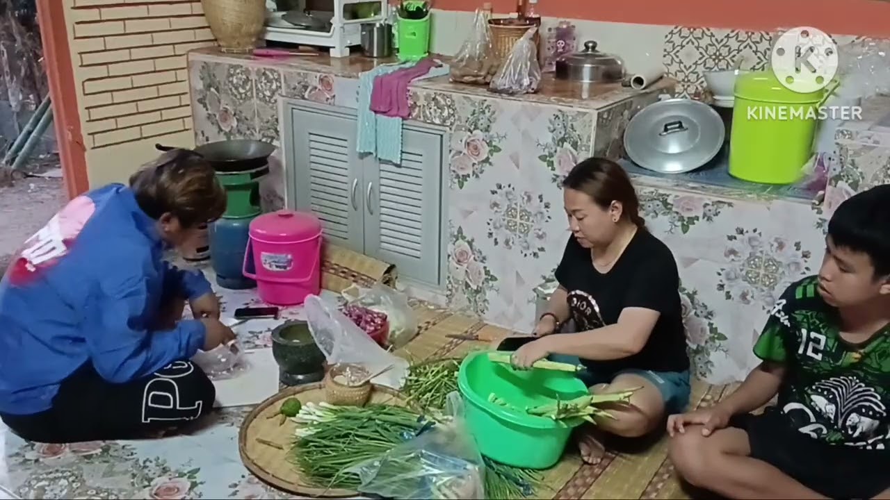 แม่จันลาเอามะรุมมาให้ป้าอ้อย ทำเมณูอร่อยอีกล้วจ้า