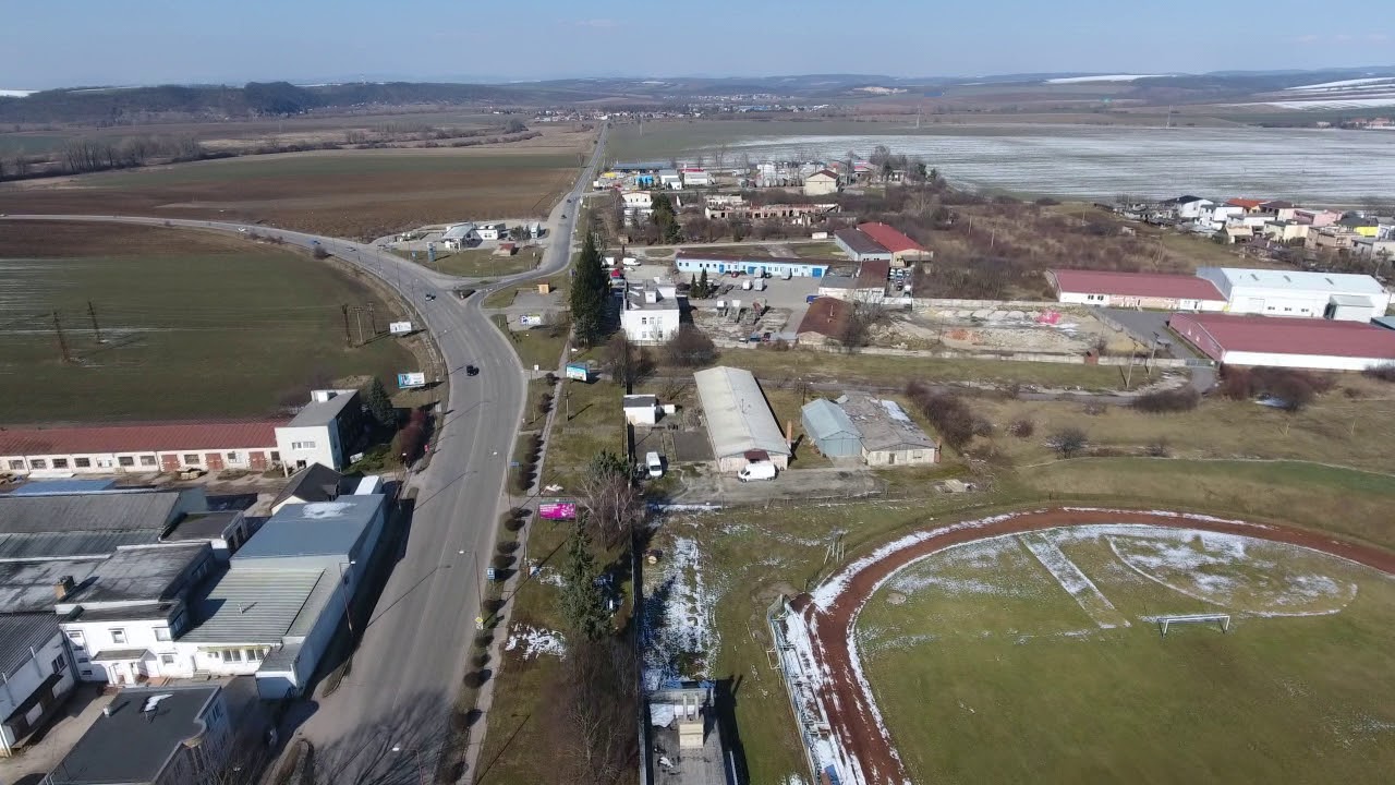 Átkelés Ipolyság városa felett.