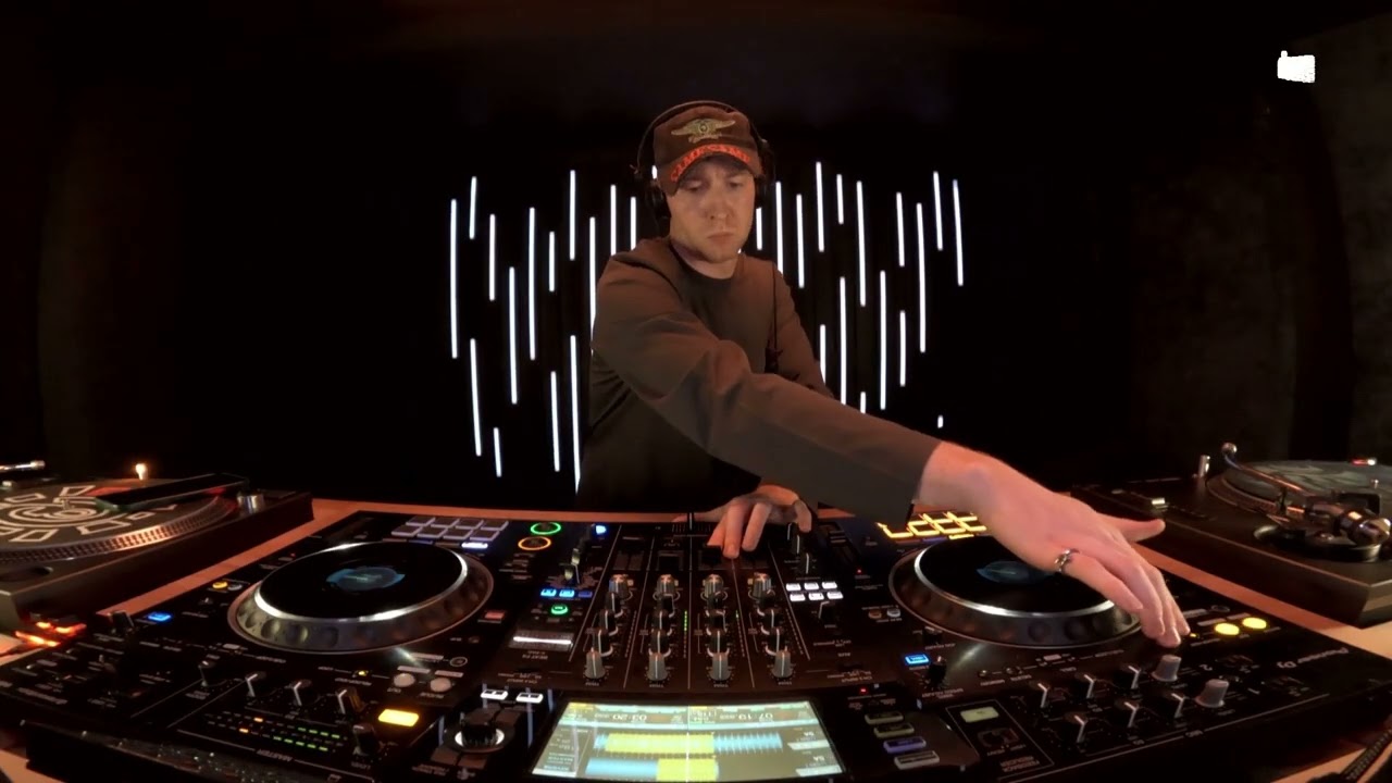 Lull w⁄ Ellis Weeks – 2026-02-18 – Mesh Radio