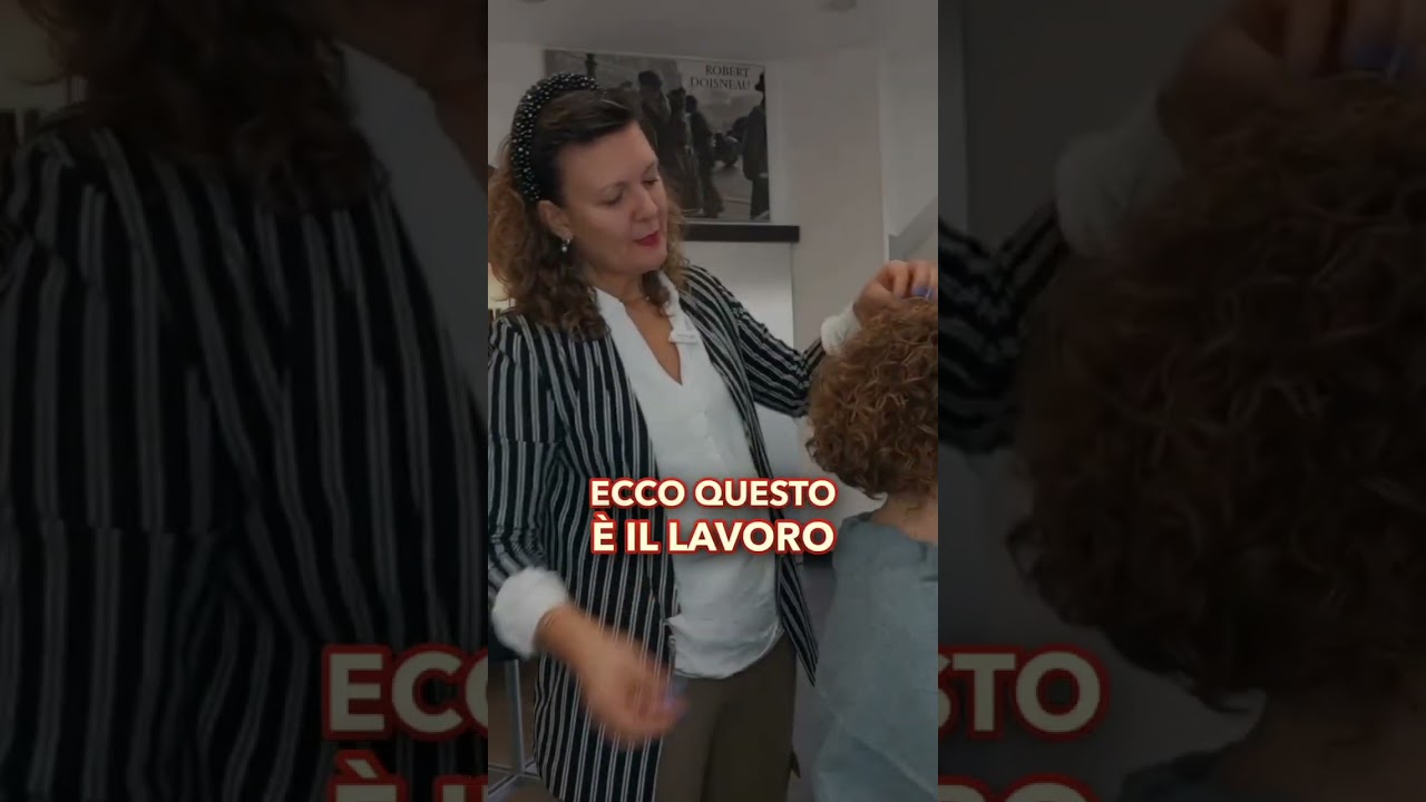 Oggi andrò a regolare il taglio e idratare i capelli ricci della nostra cliente Paola