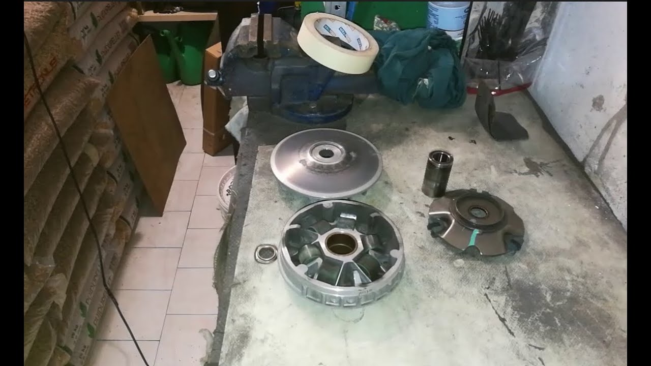 cambio cinghia e rulli su Piaggio X7 250