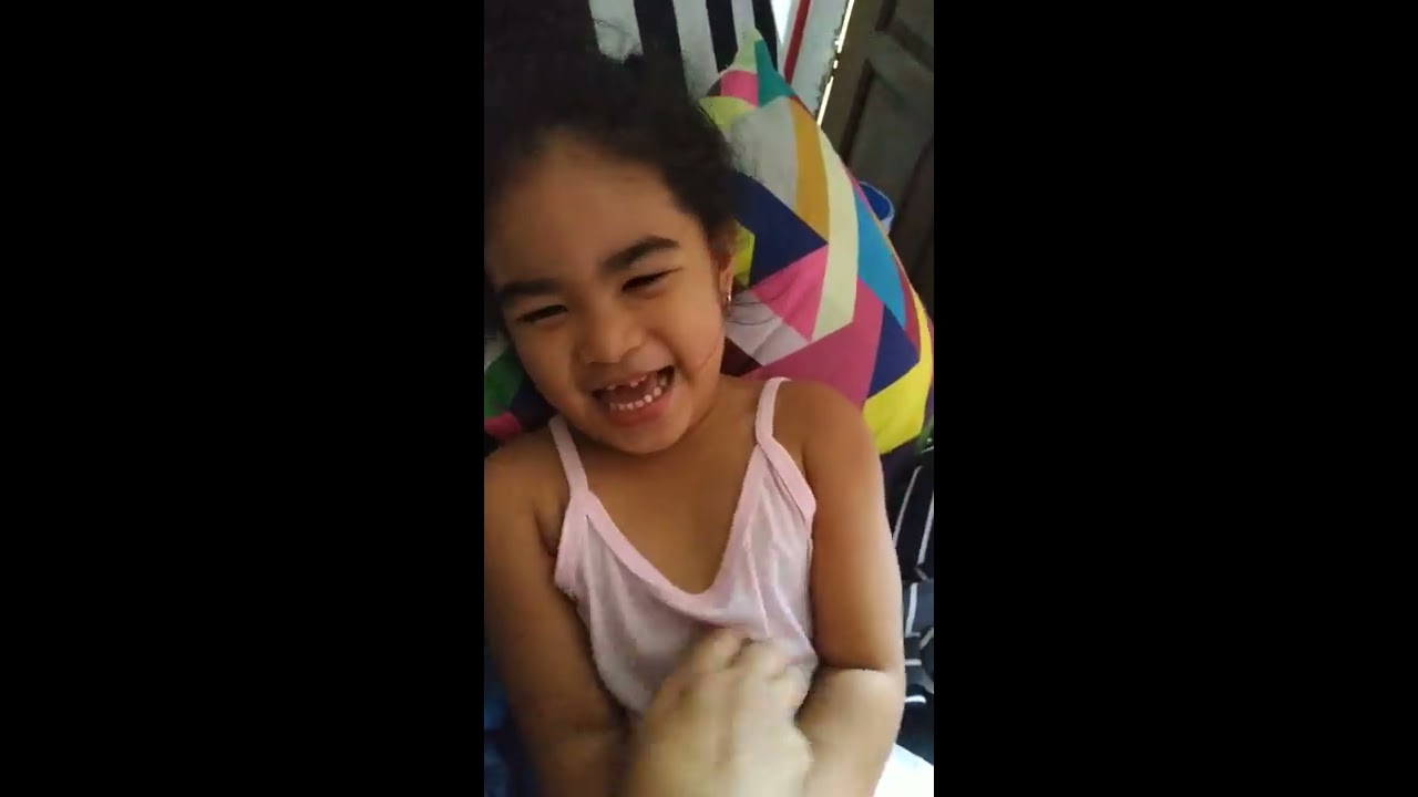 TICKLING little girl laughing so loud 😂😄😂