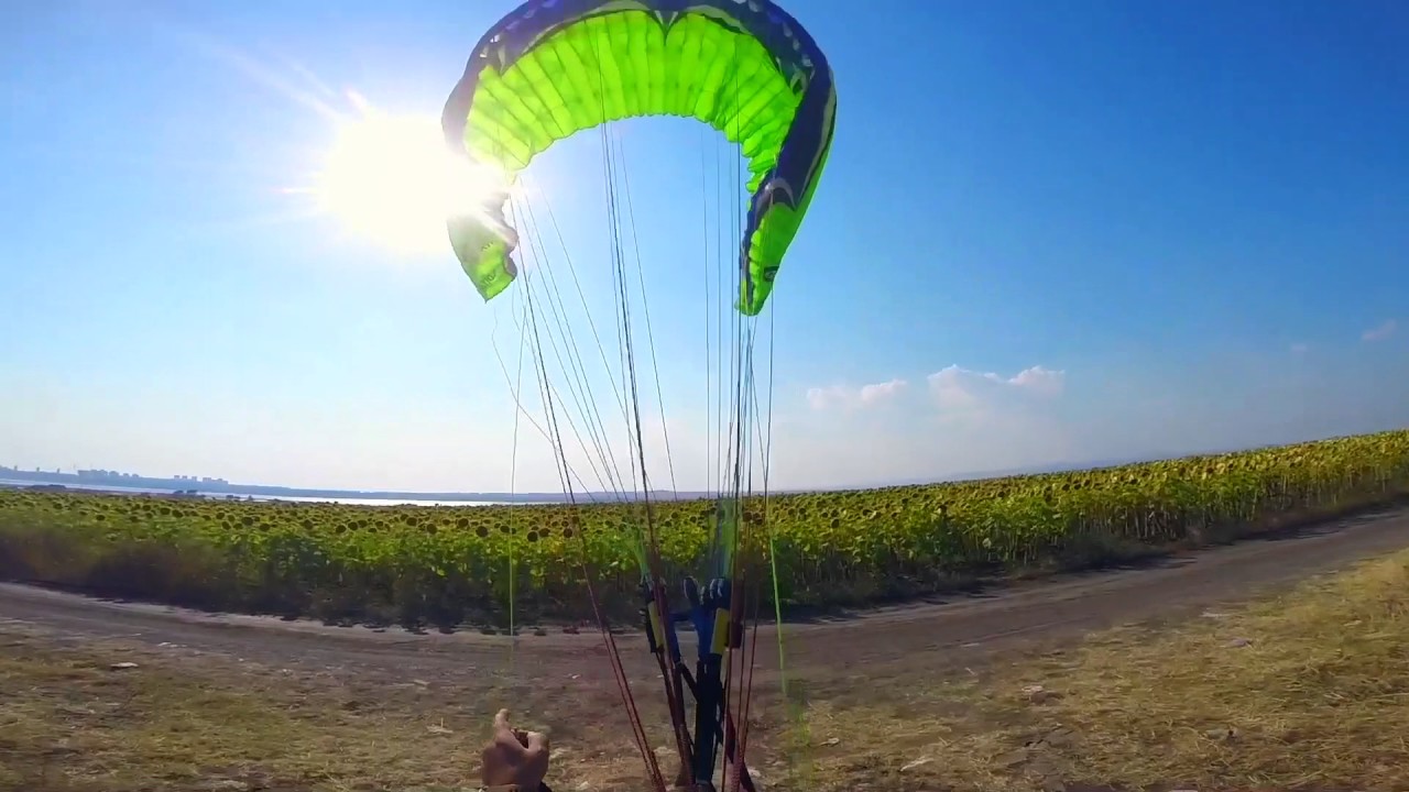 Play with the Paraglider / U turn RedOut in action
