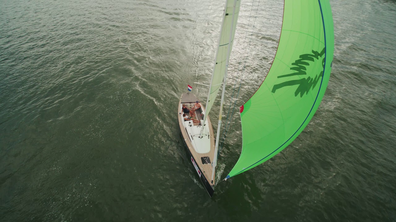 Flyer33 daysailer: Official promovideo. Proudly build by Menken Maritiem BV