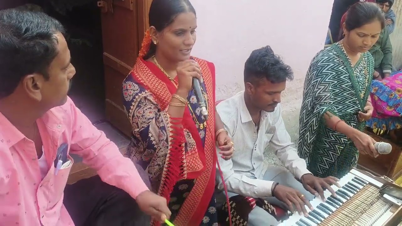 ಬಿಳ್ಳೂರು ಭಜನ ಮಹಾನಂದ ಮತ್ತು.ರಾಣಿ. ಬಡಿಗೇರ.