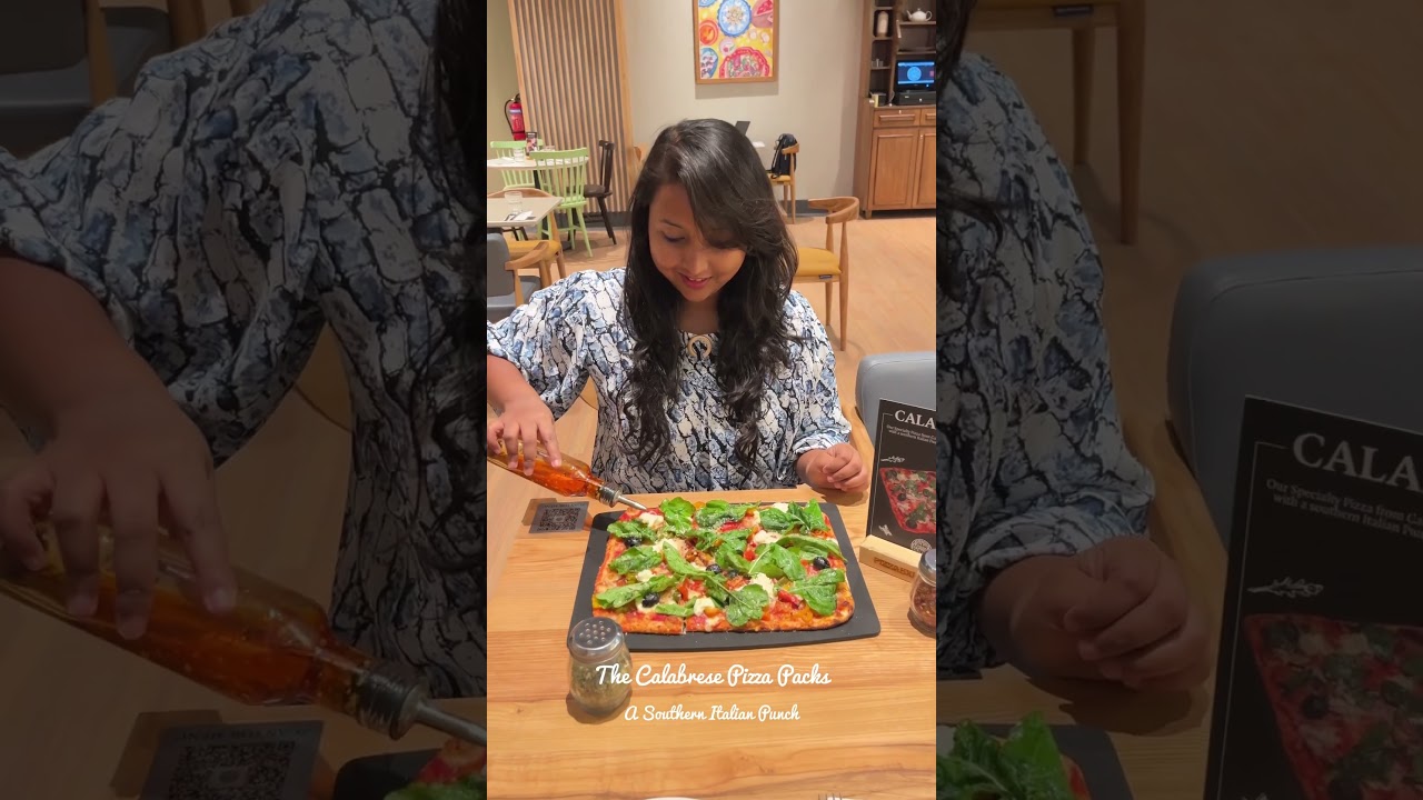 Pizza express | Phoenix Mall Of The Millenium #ytshortsindia #pizzaexpress #vlogs #pune