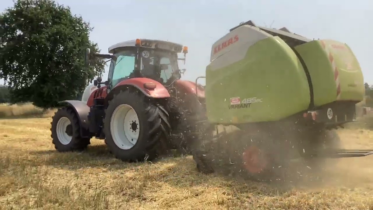 Steyr 6175 CVT der GCV Milch Kg mit einer Claas 485 RC Variant bei der Strohbergung