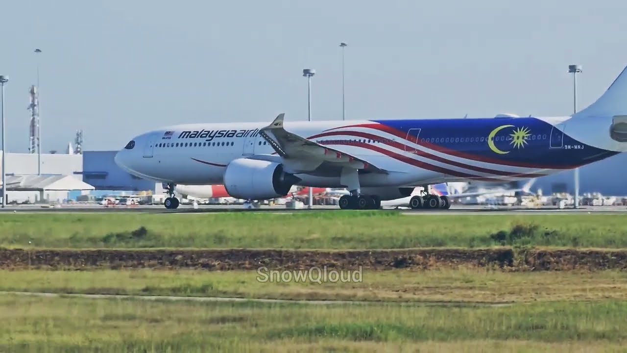 2025.12.24 AWESOME Takeoff KUALA LUMPUR Int'l Airport (KUL/WMKK) KLIA Plane Spotting 