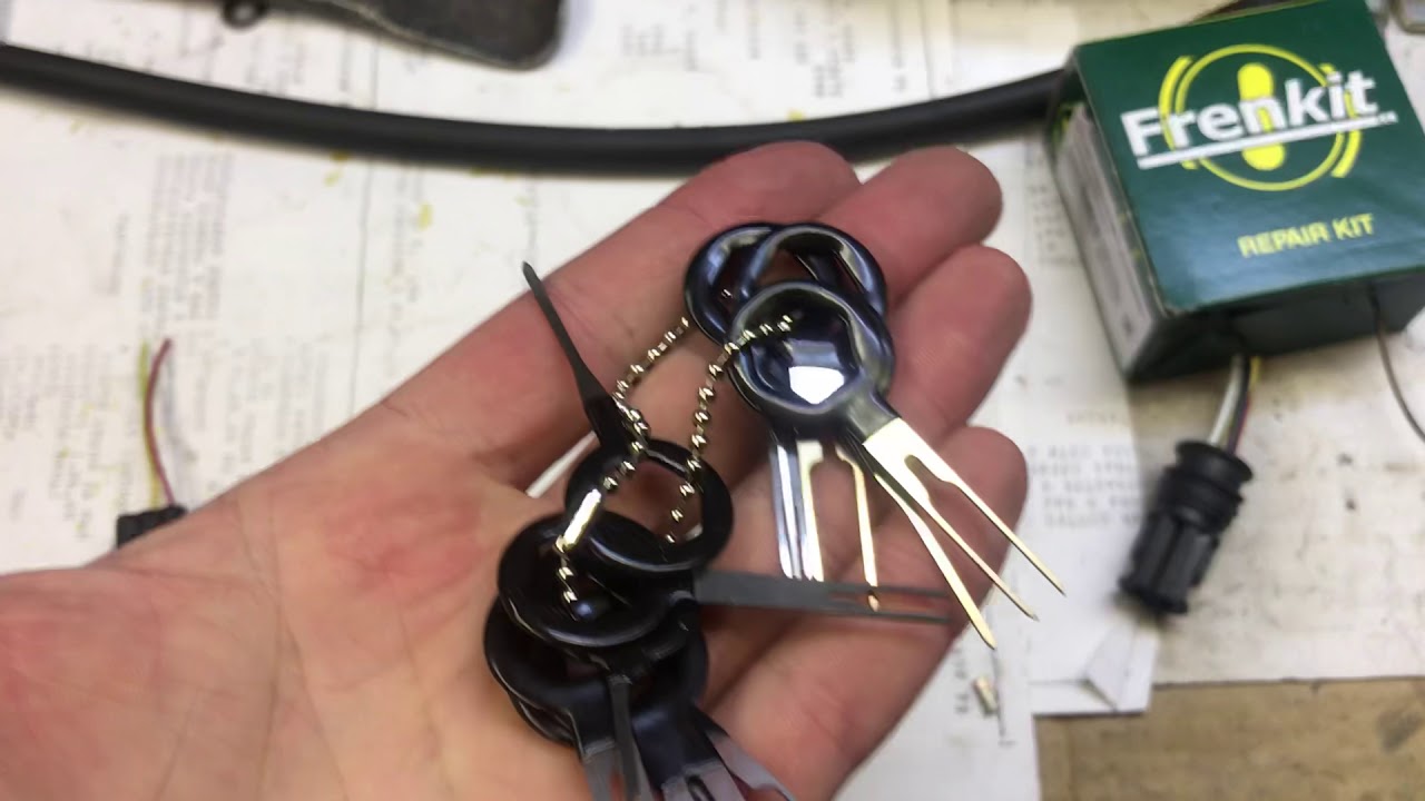 Съёмник пинов, как вынуть контакт из разъёма, как разобрать фишку.