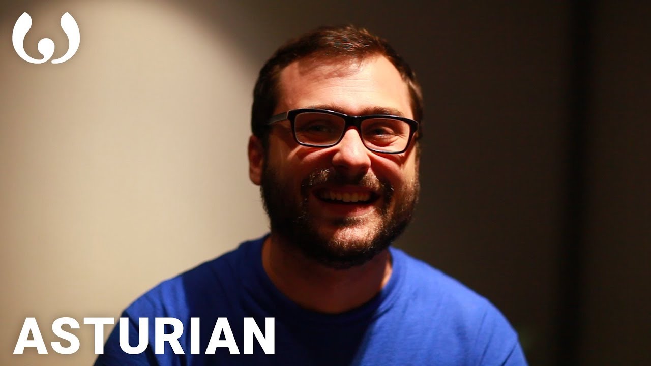 WIKITONGUES: Victor speaking Asturian