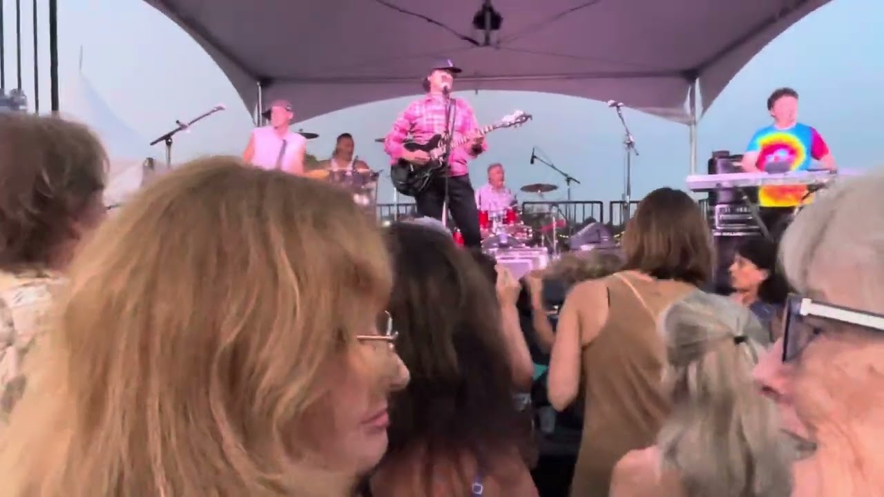 Center Field 👏🏼 Fogarty Tribute Band 👏🏼 Crowd Participation ⭐️ Music Festival