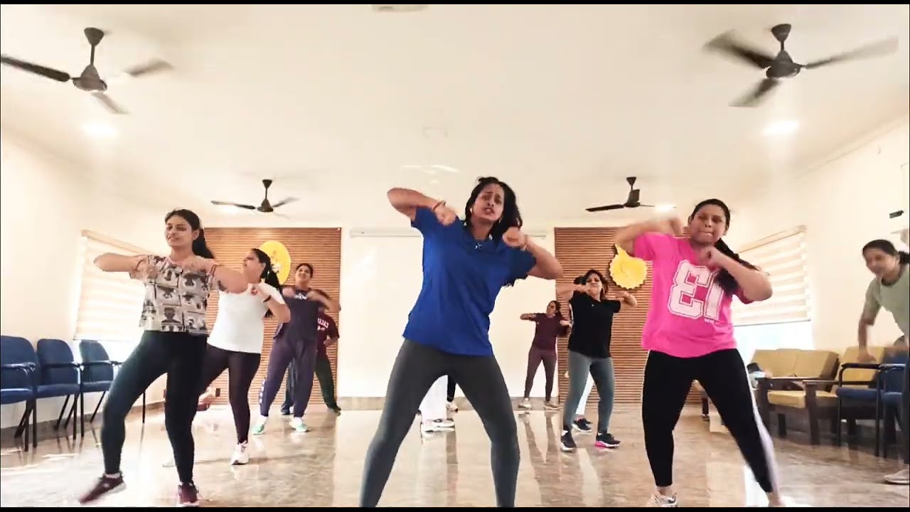 Zumba Dance Boliwood Song•Kambakt Ishq Zumba Dance.zumba at Home