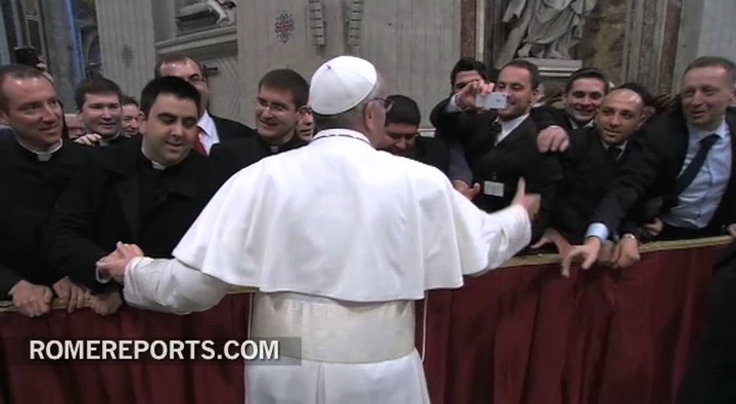 El Papa reserva el saludo más cariñoso al personal de la basílica