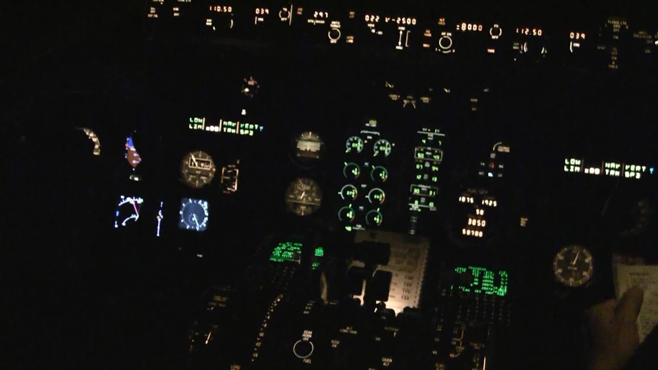 COCKPIT NIGHT LANDING MD80 COCKPIT Part 1 Full HD