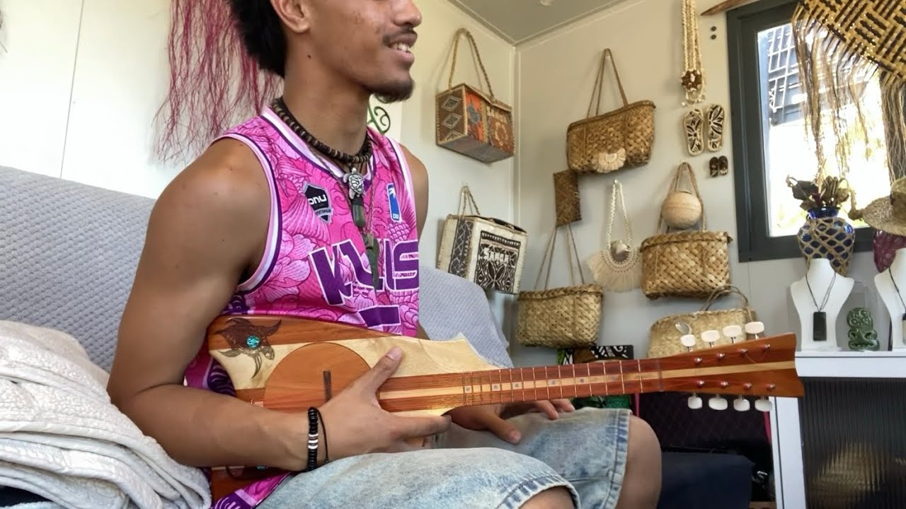 How to play a Cook Island Ukulele (From the beginning)