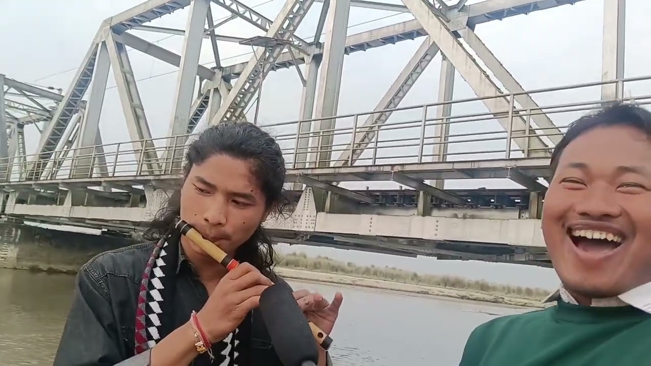 বাঁহীৰ সুৰত এটা সুন্দৰ গীত।