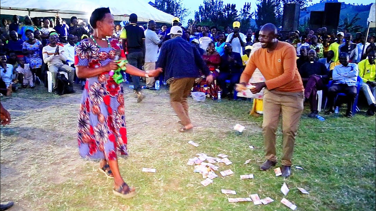 Esanyu Lyomuyimbi Kyarimpa Eyayimbira Didas Amufuye Sente  Olwobuwanguzi 2026-2031 MpKooki Hon Didas
