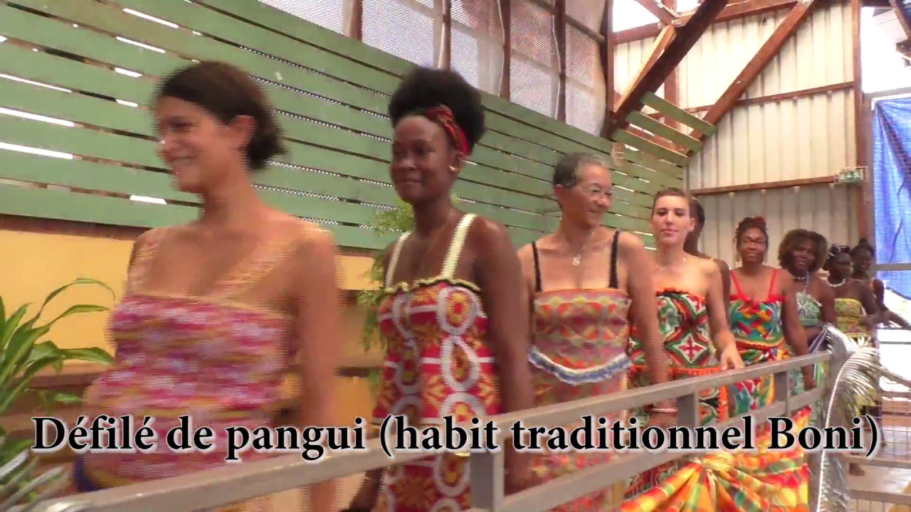 Marché artisanal du Maroni à Maripa-Soula, Guyane