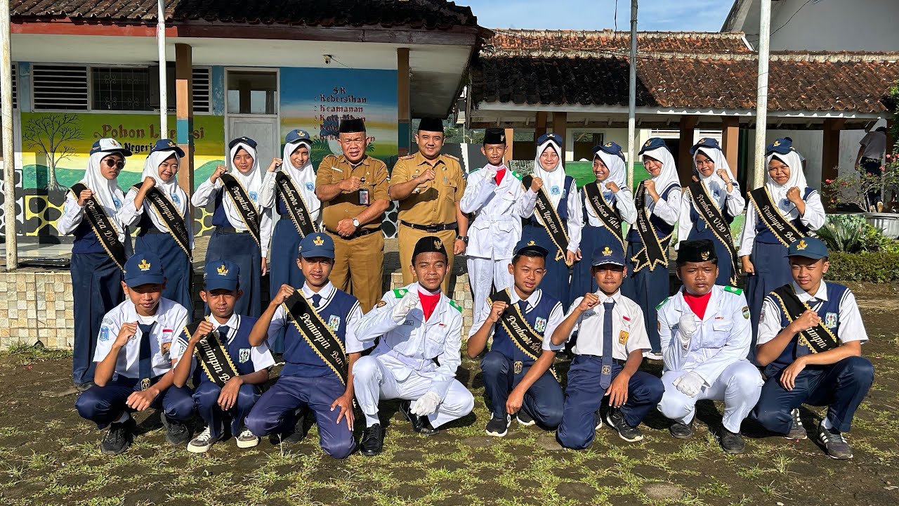 Upacara Bendera Hari Senin SMPN 2 Ciawi dengan Pembina Upacara Bapak Camat Kecamatan Ciawi