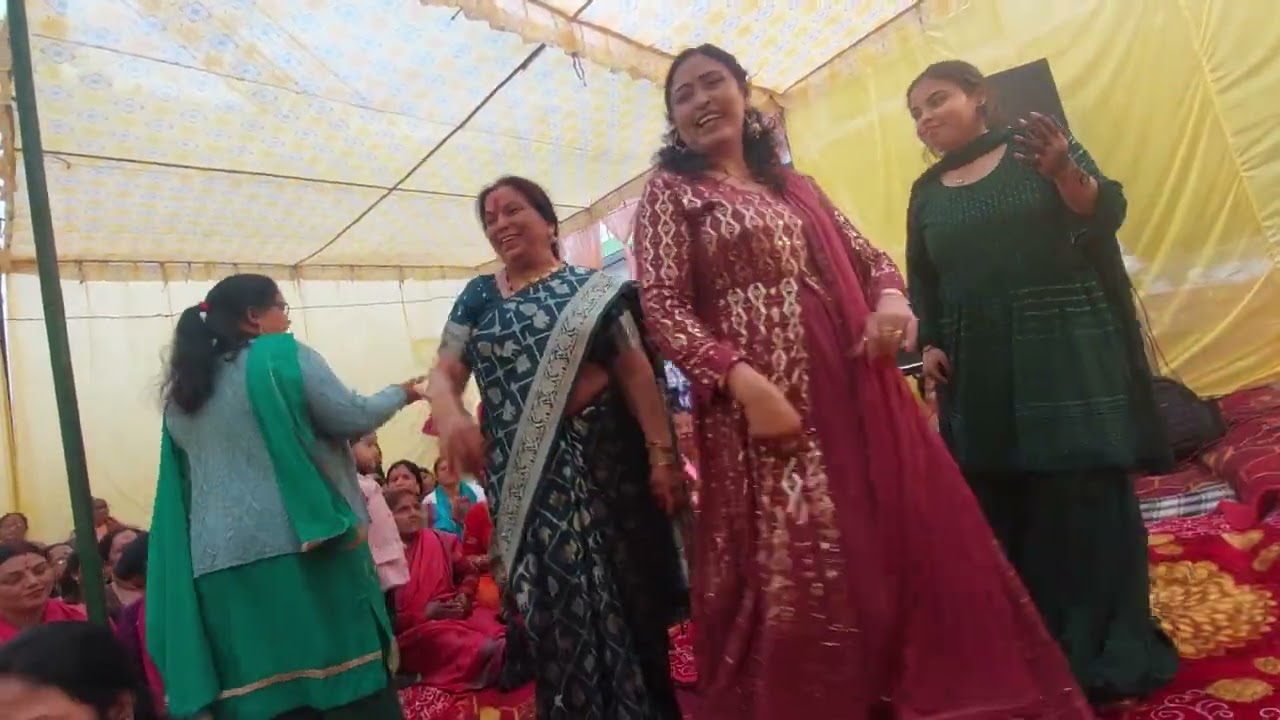 शादी के कीर्तन में धूम मचाते हुए सभी भक्तजन लाइक करना शेयर करना सब्सक्राइब करना प्लीज 🌺🙏🙏🌺