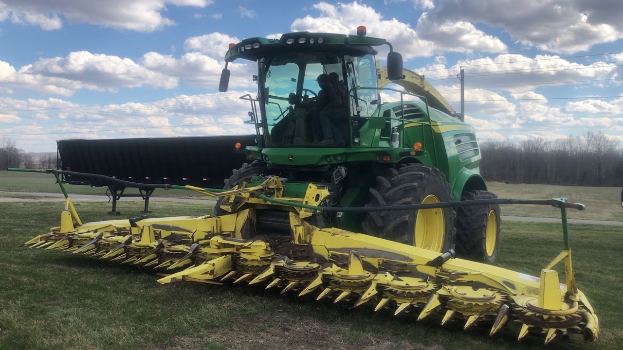 John Deere 8800 Forage Harvester