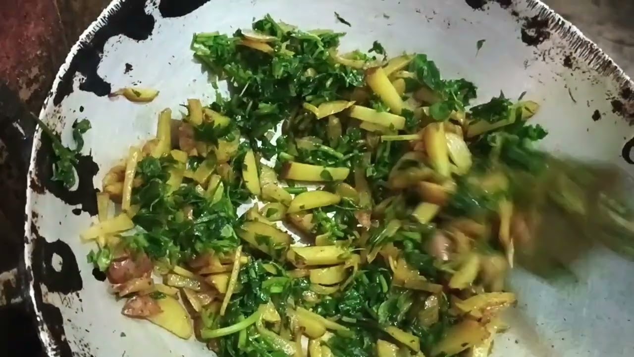 Aalu aur methi sag ki bhujiya#tasty#swadisht#chatpati