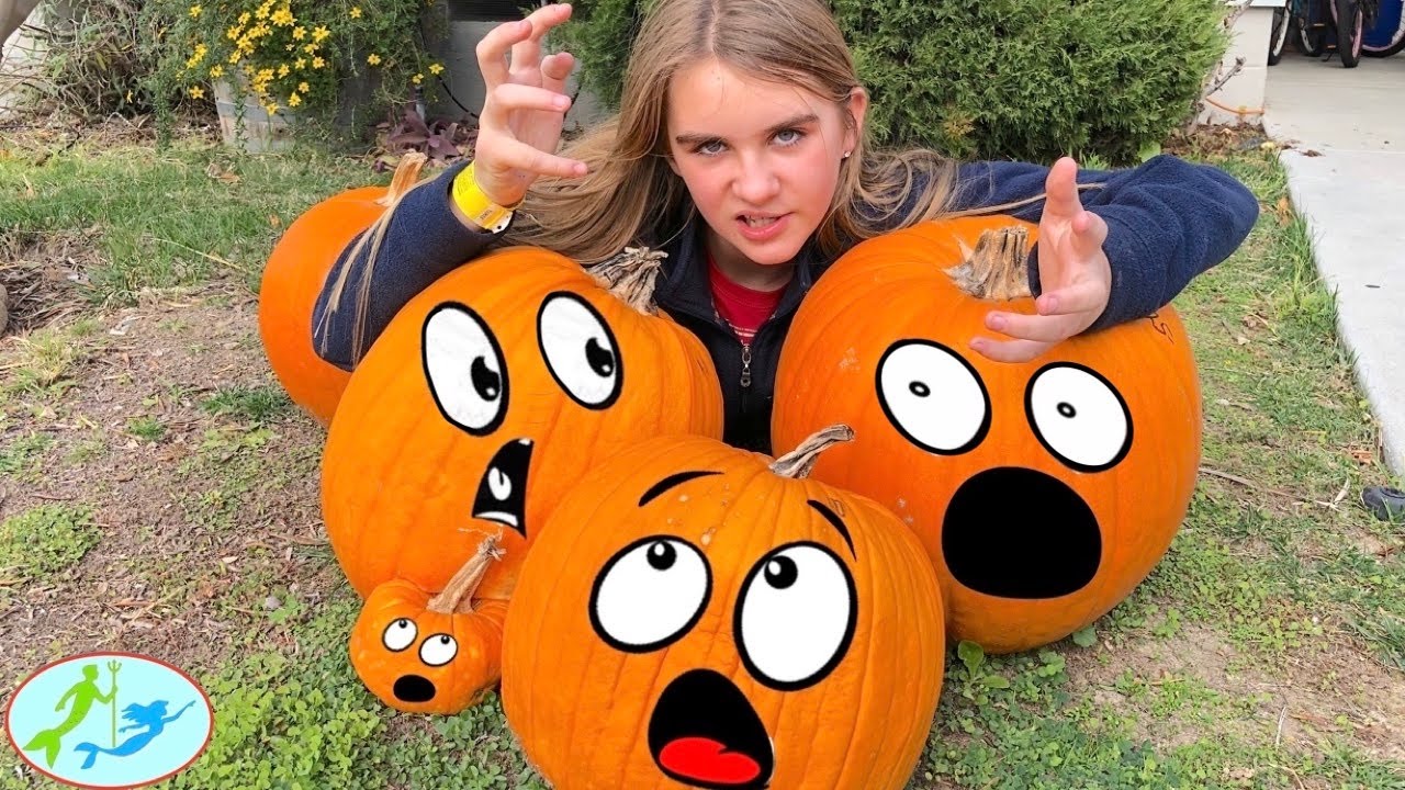 Kids have fun SMASHING PUMPKINS | Theekholms