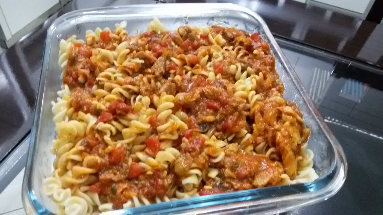 MACARR&Atilde;O AO MOLHO DE SARDINHAS