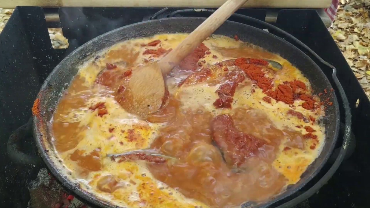 Riblja  čorba od 6 vrsta riba od 5 sastojaka riba,luk,aleva,so,voda na Tisi 