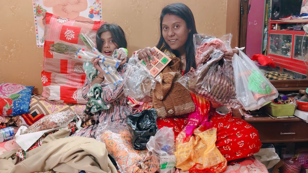 ঘুড়তে গিয়ে ডোনা সবার জন্য প্রচুর গিফ্ট আনলো। Dona Keya r Gifts Shopping Unboxing 🎁