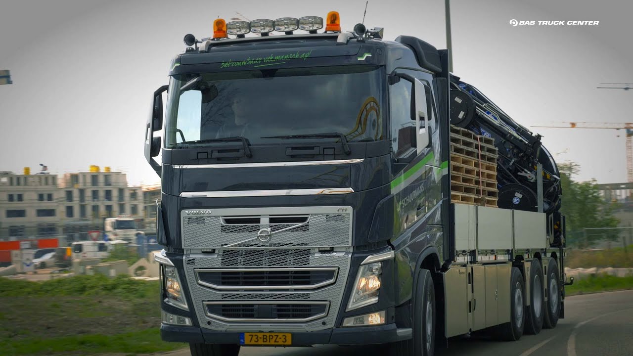 Horizontaal & verticaal transport | Schuurmans Afbouwsystemen | Volvo FH 8x2 tridem + Effer kraan