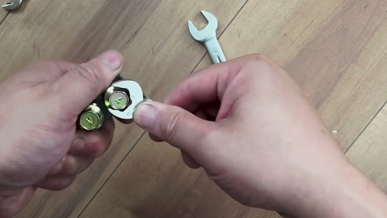 【 Facomの名品 】Facom ファーストアクションコンビ 40R VS TONE クイックスパナ DSQ  新旧早回し系スパナ対決！【 TONEの新作 】