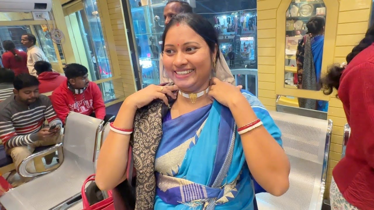 লাখ টাকা দিয়েও এই  হাসি পাওয়া যাবে না