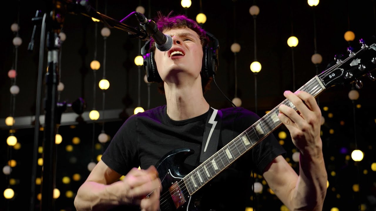 Man/Woman/Chainsaw - What Lucy Found There (Live on KEXP)