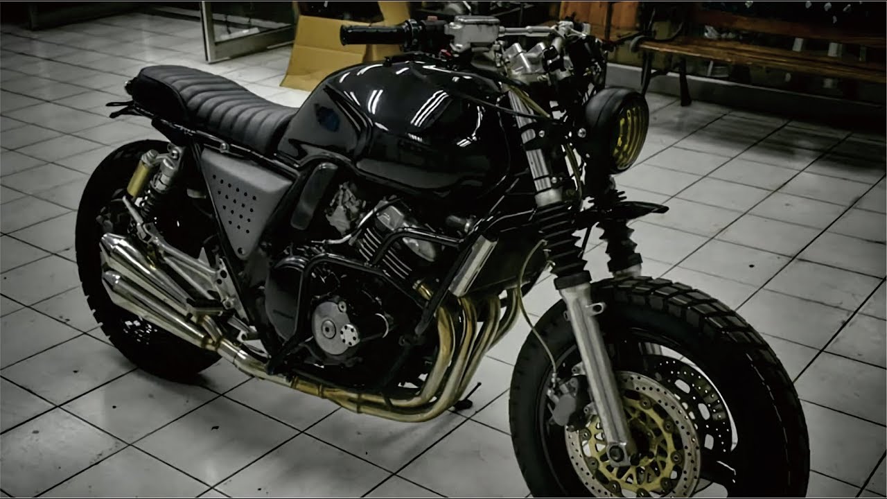 Custom build HONDA CB400 cafe racer by G3 Custom Garage