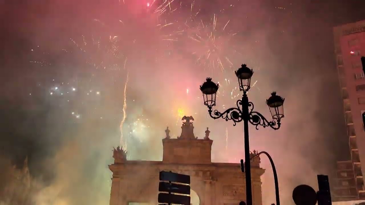 Siervuurwerkshow Las Fallas 2024 Valencia bij Porta de la Mar