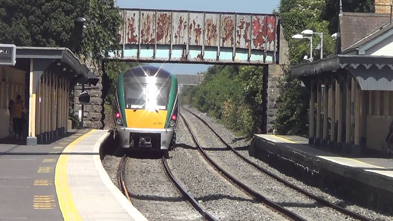 Irish Rail 29000 DMU 29030 + 29009 departs Rush and Lusk