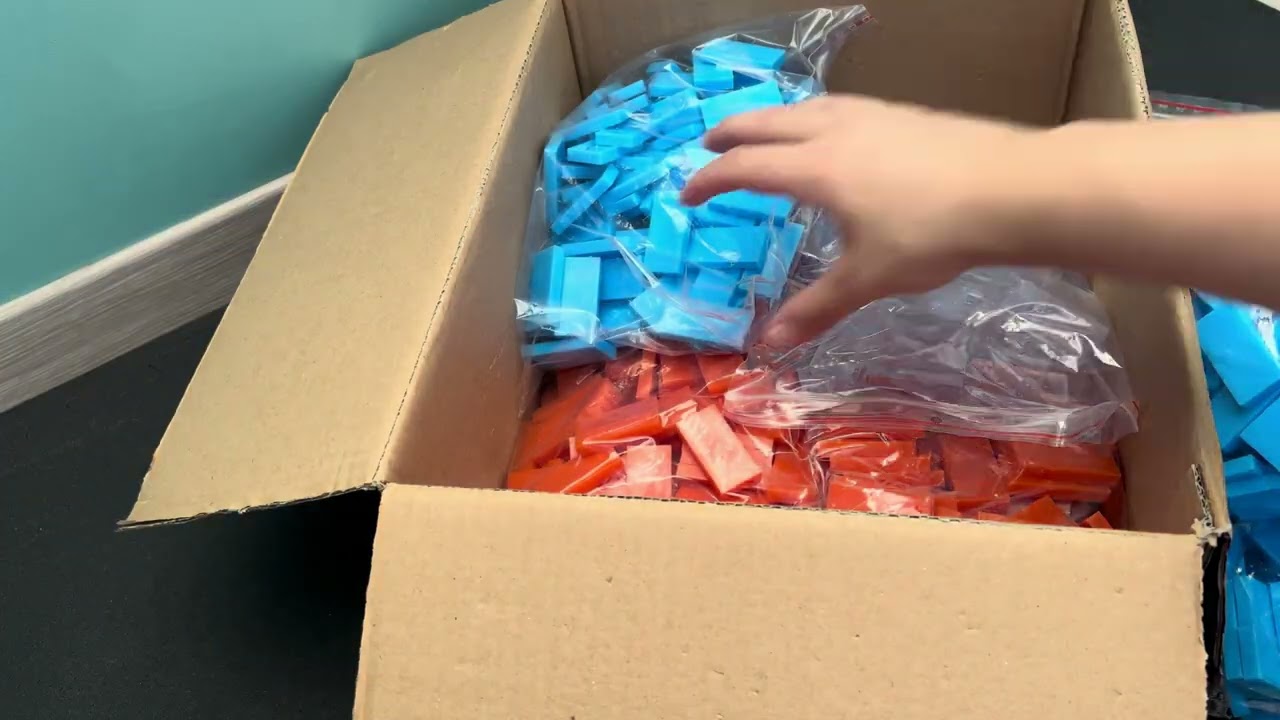 UNBOXING LAMPING DOMINOES