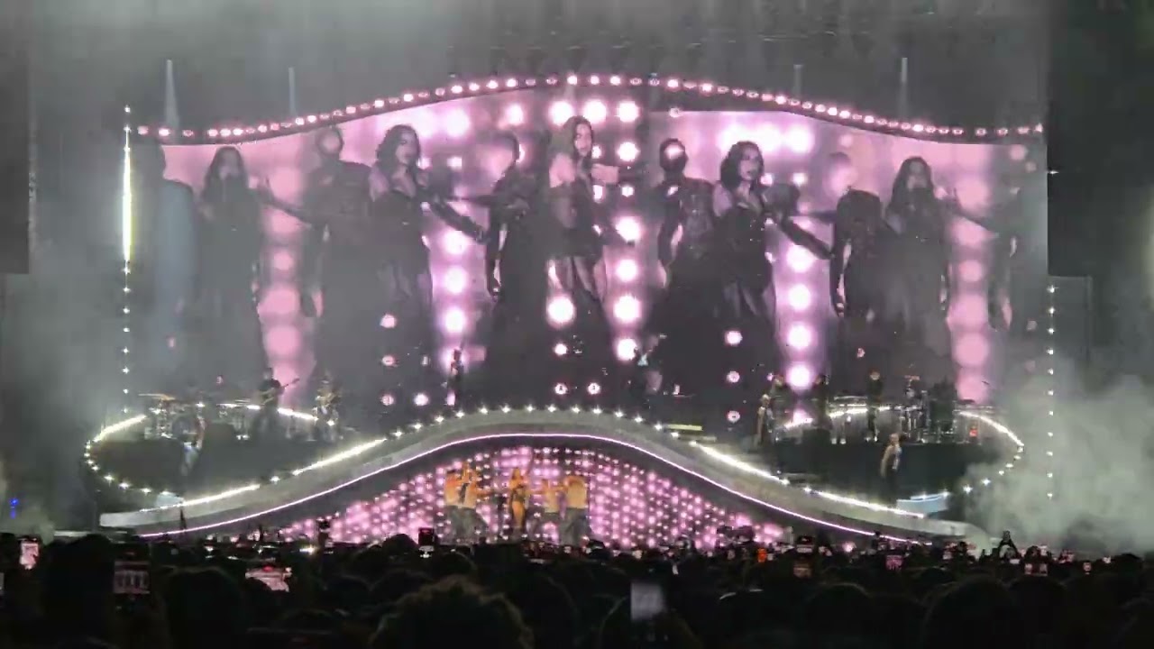 Dua Lipa - Whatcha Doing (Estadio Nacional, Santiago, Chile 2025 // Radical Optimism Tour)